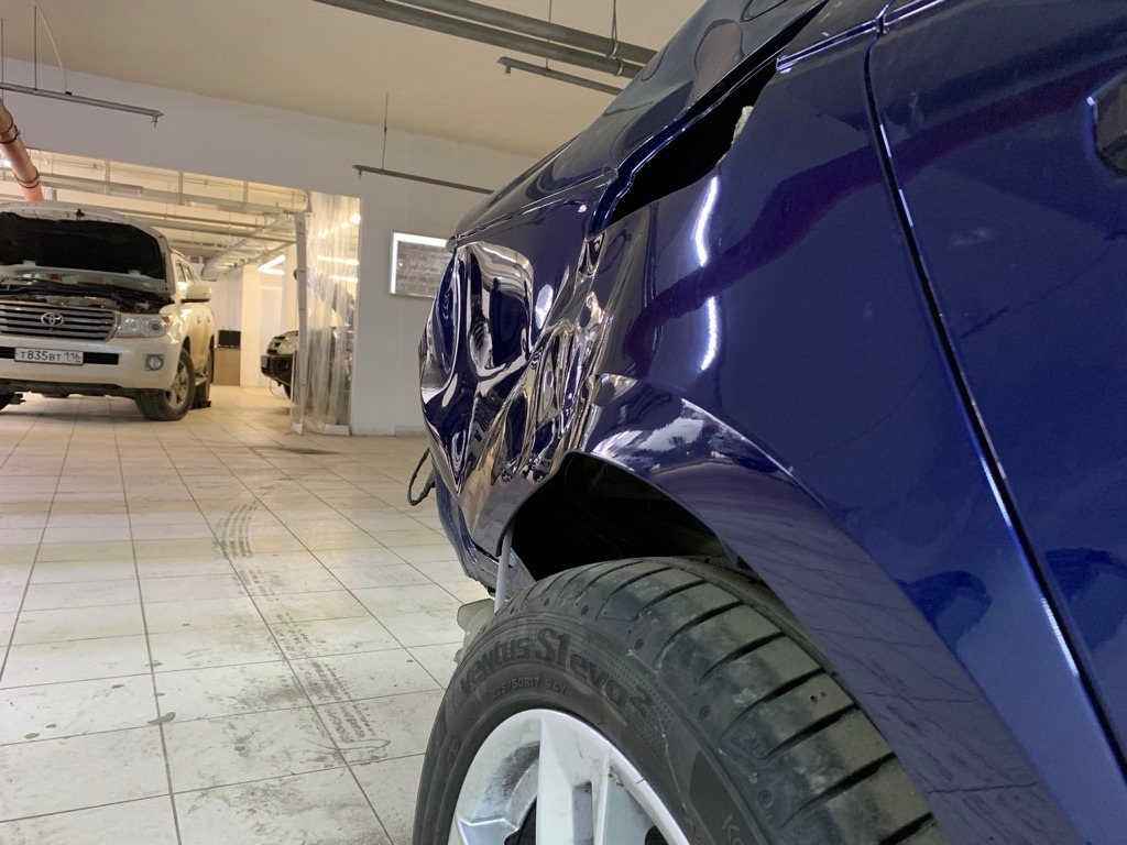 Заднее крыло Audi A4 — до ремонта SABR